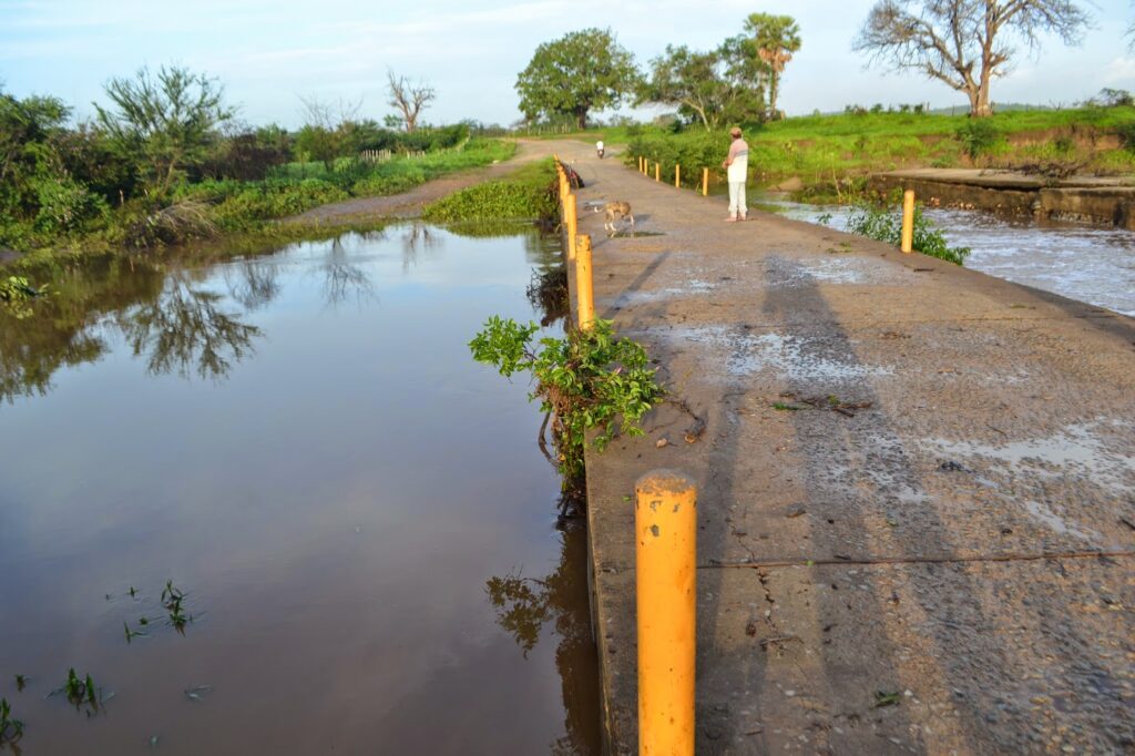 Depois de uma grande cheia, Rio do Cemitério baixa suas aguas, mas a imagem continua linda!