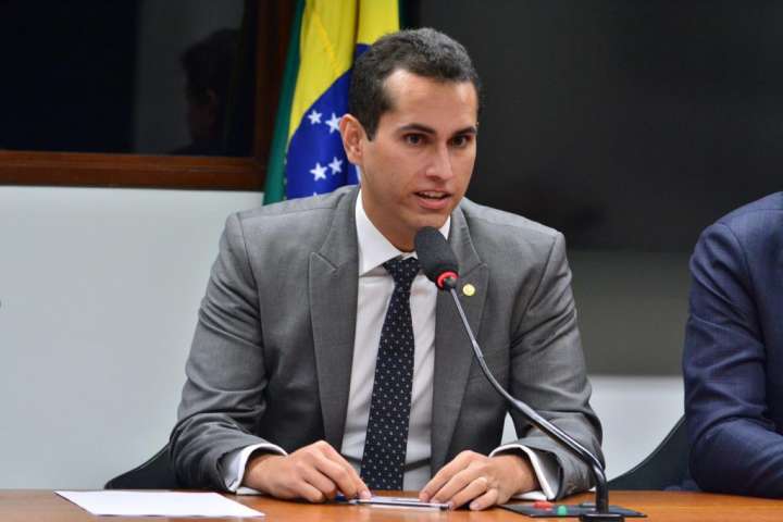 Em grupo seleto de parlamentares, Domingos Neto arrasta R$ 170 milhões do Orçamento da União para Municípios